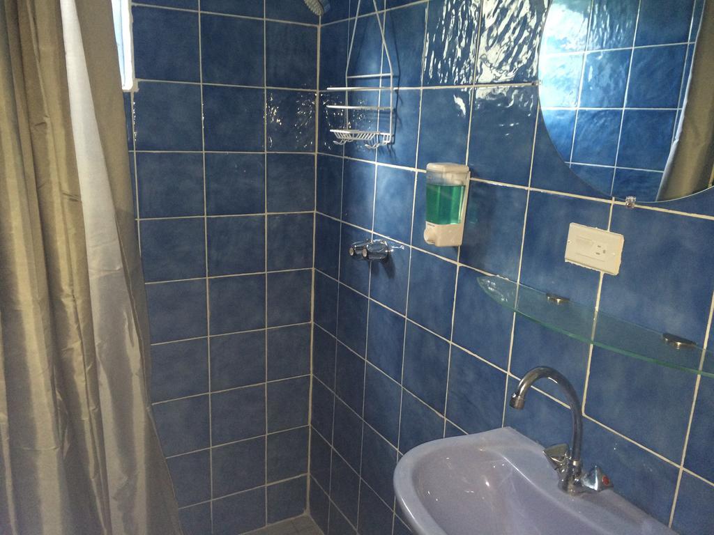 Vicky'S Keys Hostel Upper Prince's Quarter Bagian luar foto