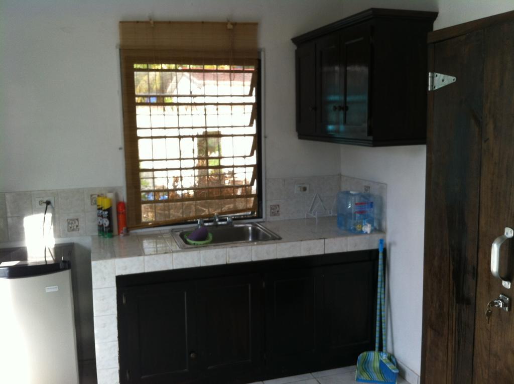 Vicky'S Keys Hostel Upper Prince's Quarter Ruang foto