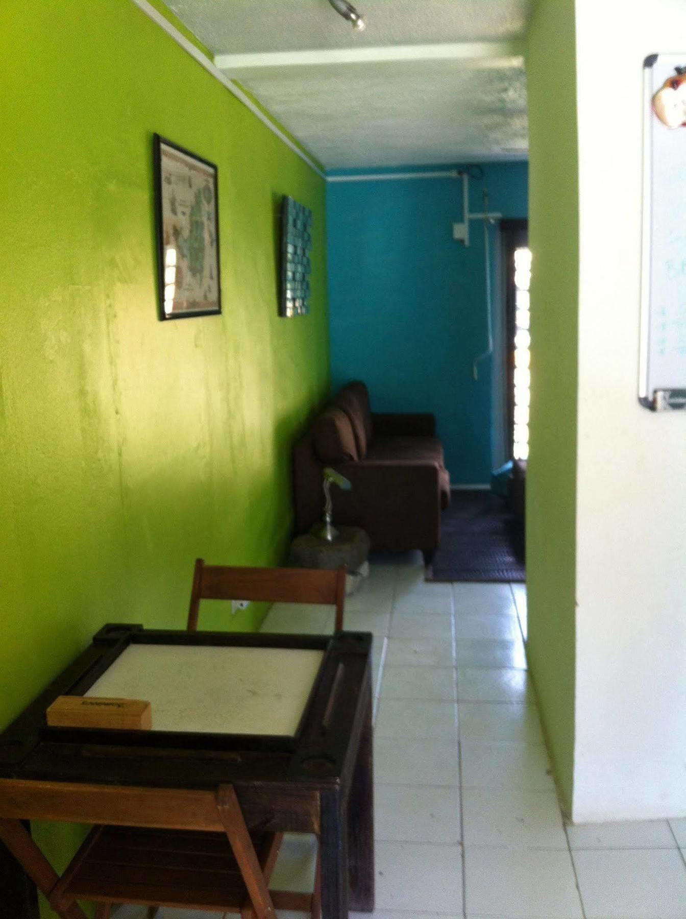 Vicky'S Keys Hostel Upper Prince's Quarter Bagian luar foto