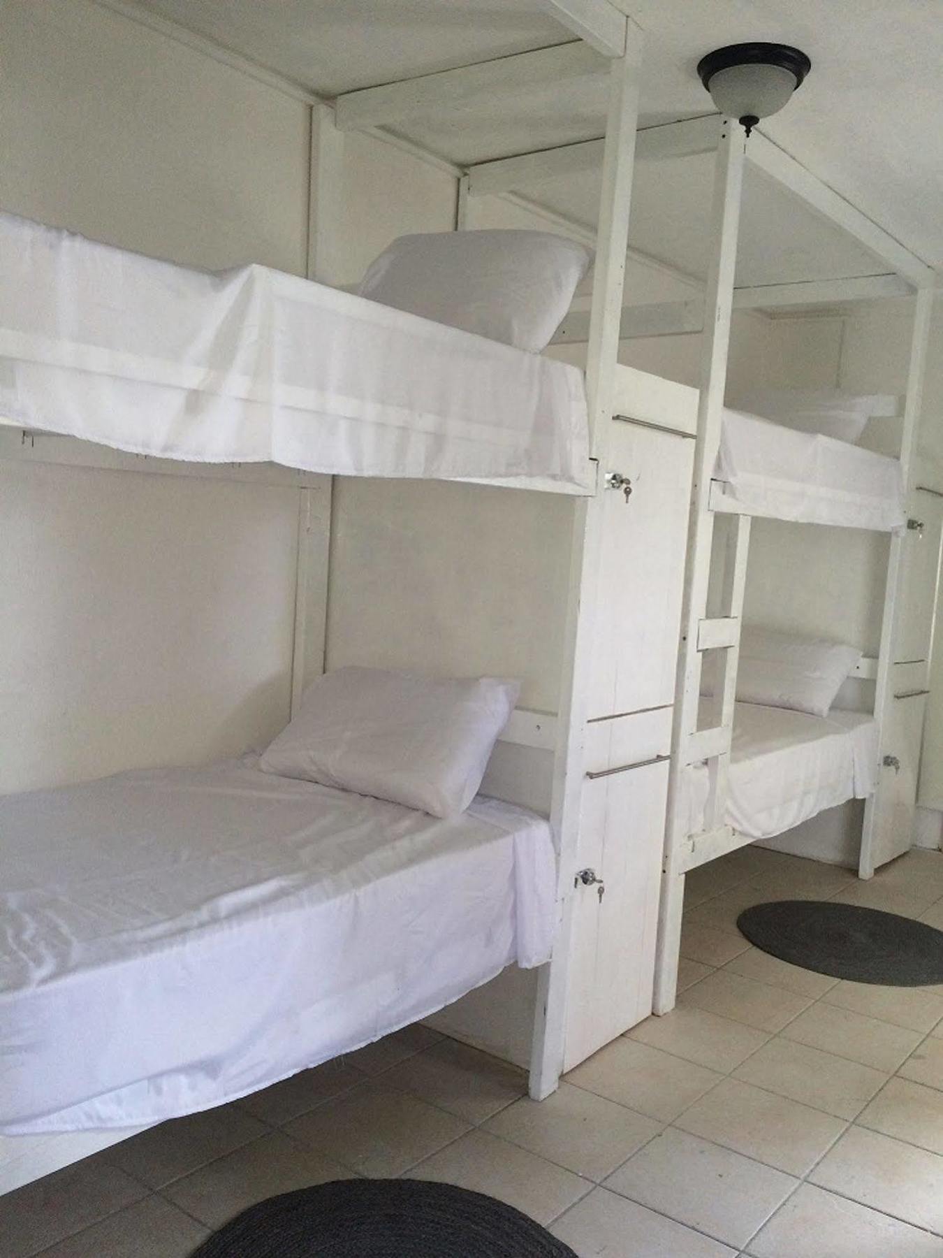 Vicky'S Keys Hostel Upper Prince's Quarter Bagian luar foto