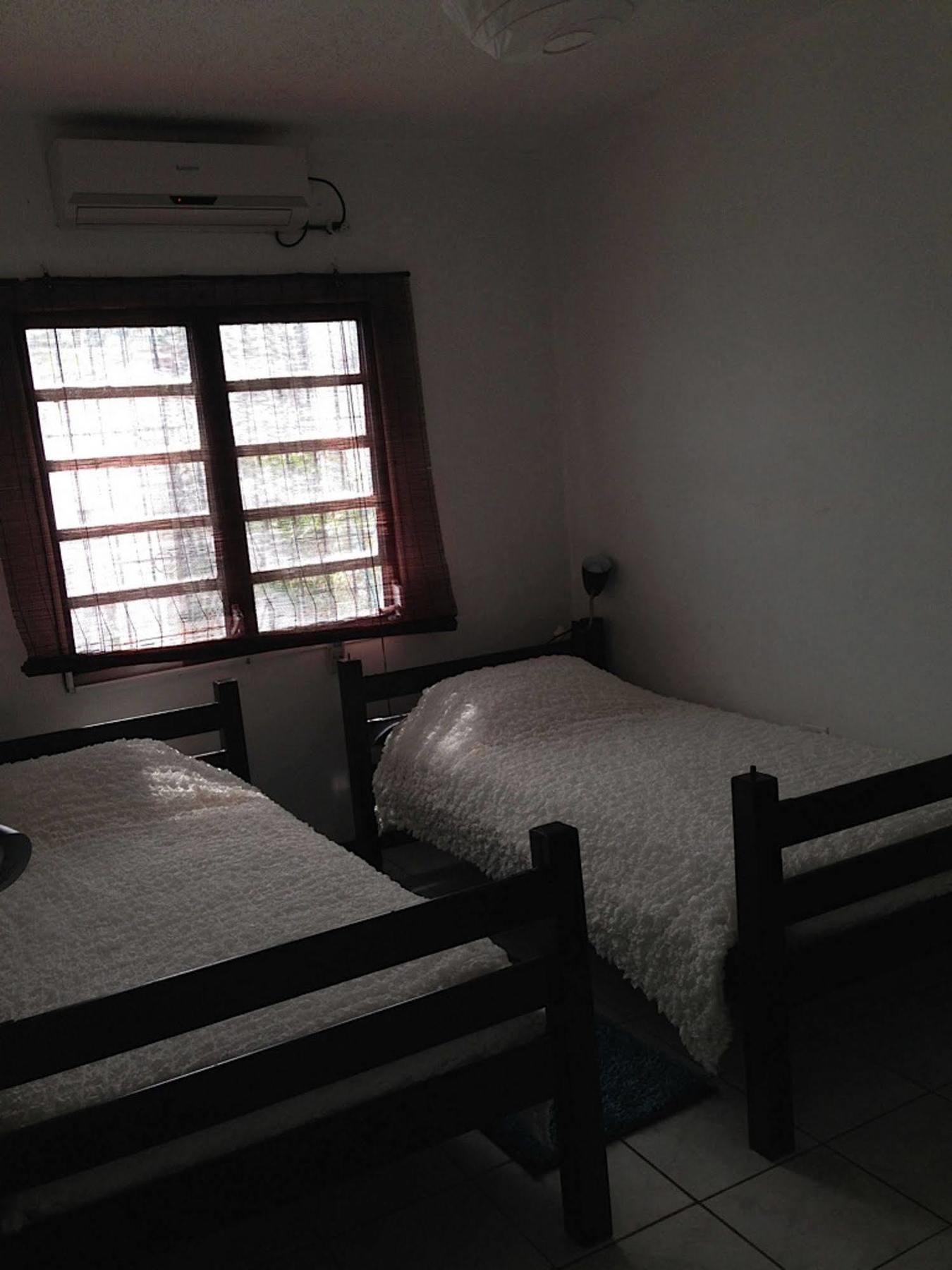 Vicky'S Keys Hostel Upper Prince's Quarter Bagian luar foto