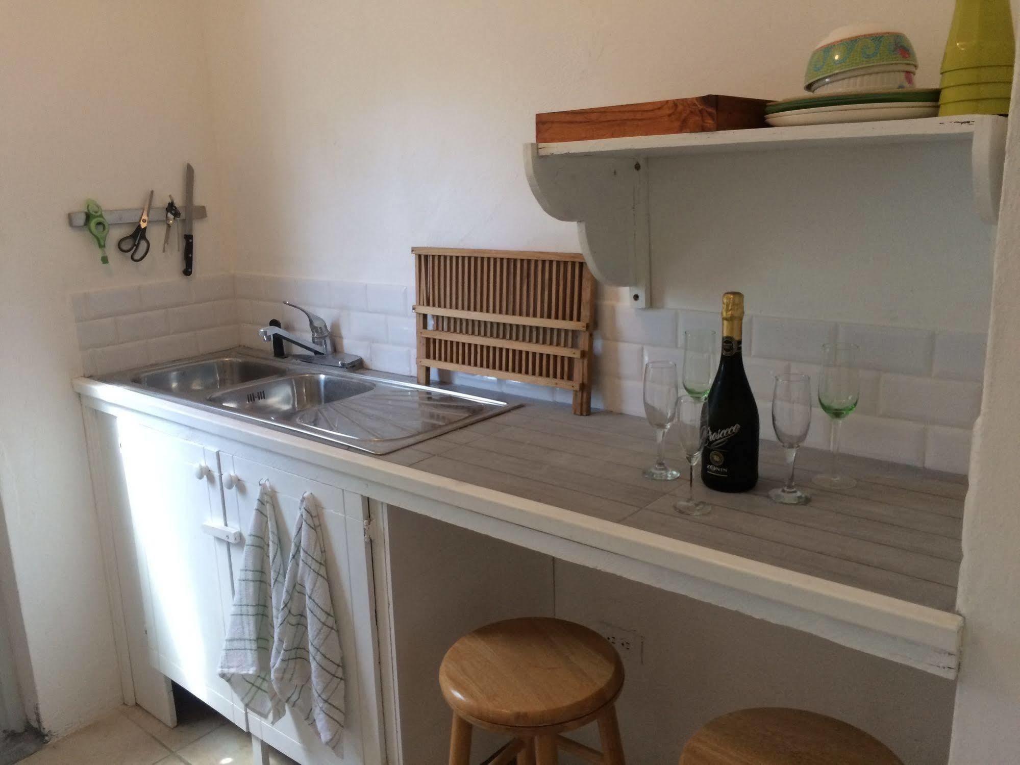 Vicky'S Keys Hostel Upper Prince's Quarter Bagian luar foto