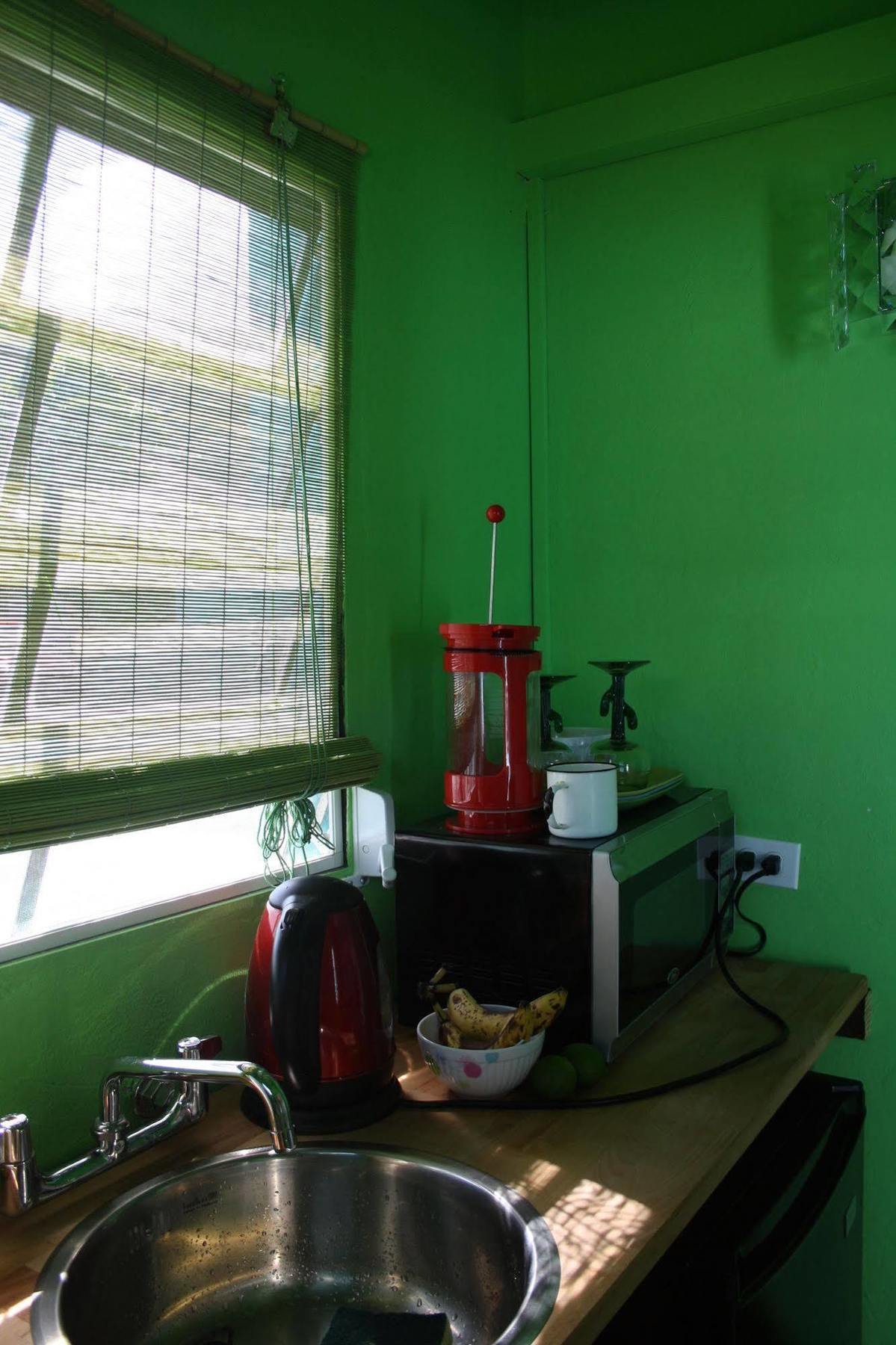 Vicky'S Keys Hostel Upper Prince's Quarter Bagian luar foto